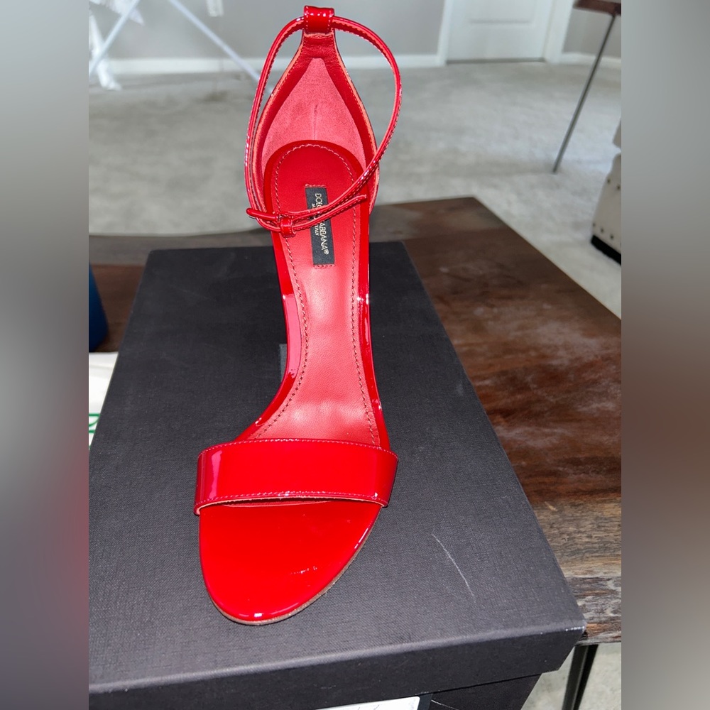 New In Box DG logo heel sandal